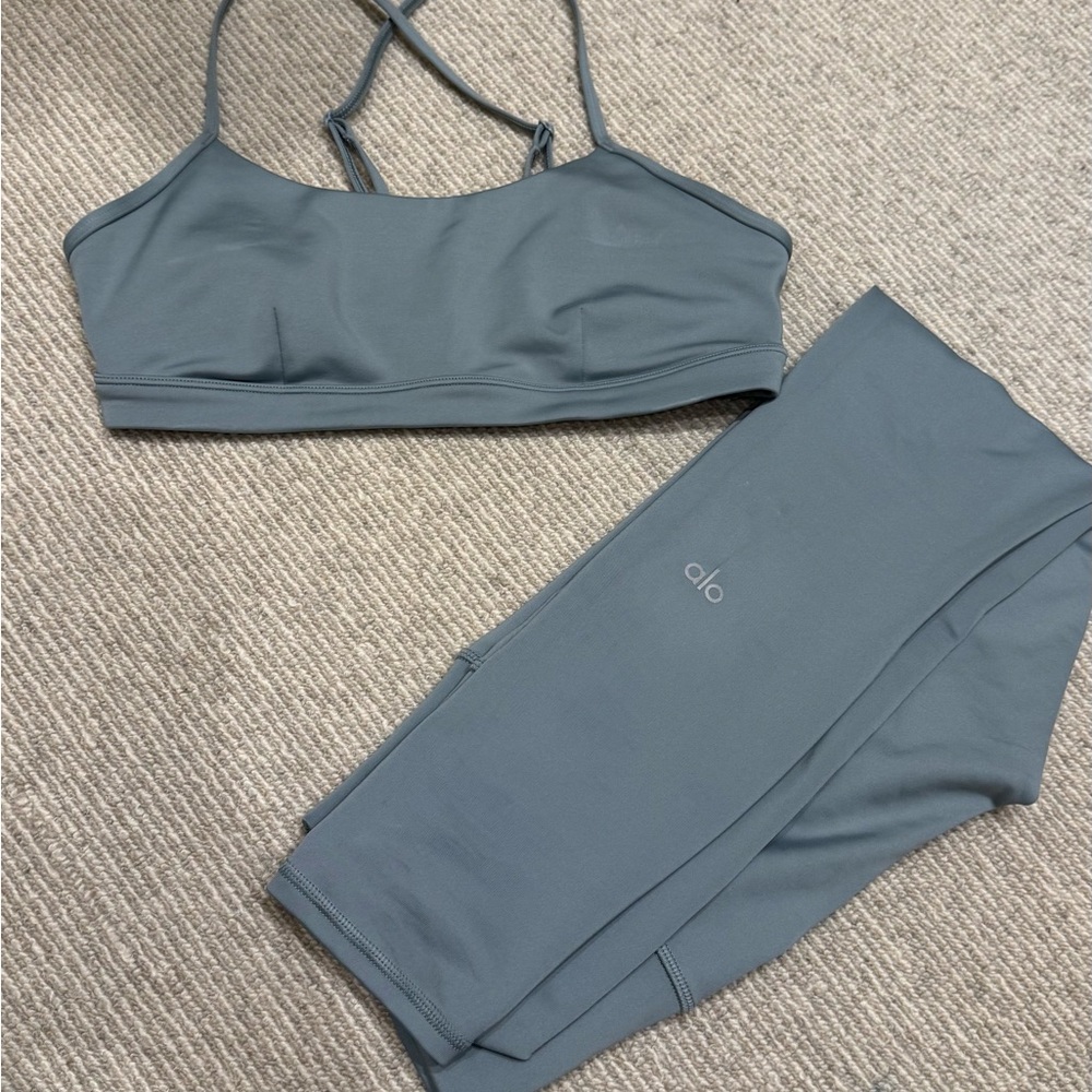 ALO Yoga Women's Blue Sports Bra and Leggings Set